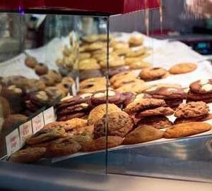 A display case filled with lots of different cookies.